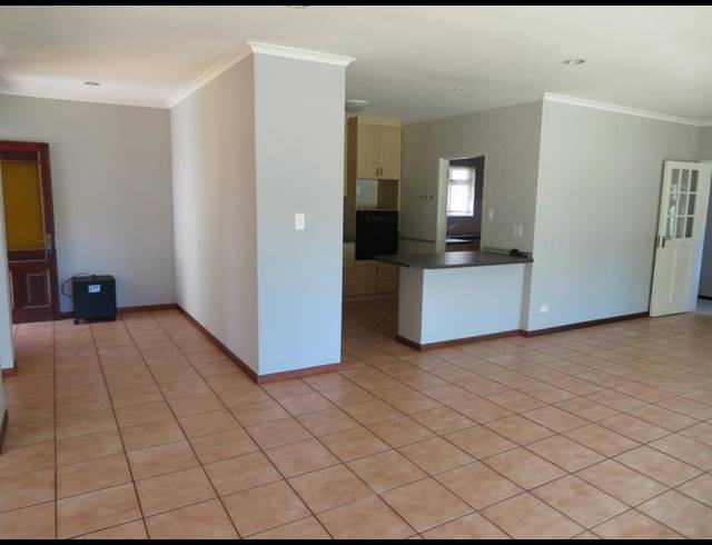 3 BEDROOM HOUSE FOR SALE IN ZEVENDAL